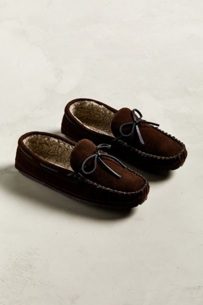 minnetonka casey slipper