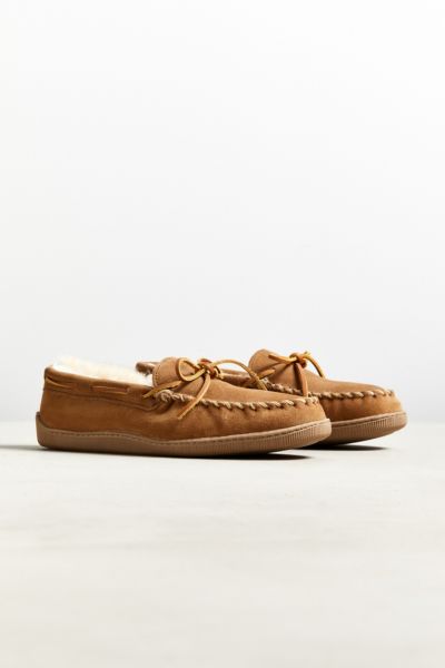 Minnetonka Sheepskin Hardsole Moccasin | Urban Outfitters