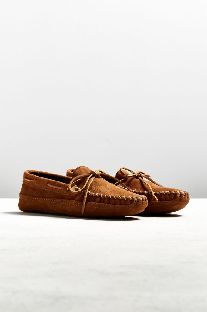 minnetonka moosehide fleece moc