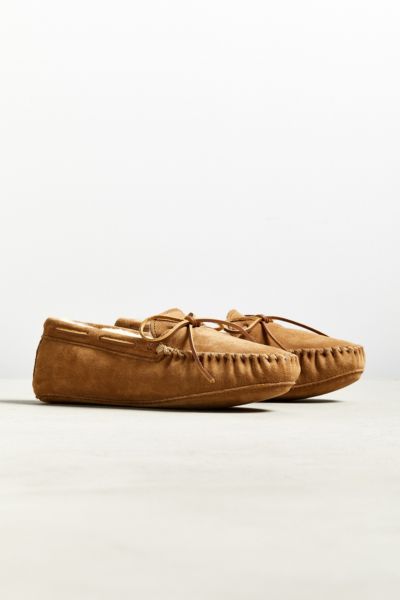 minnetonka sheepskin hardsole moc