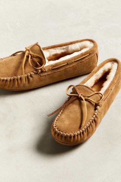minnetonka sheepskin hardsole moccasin