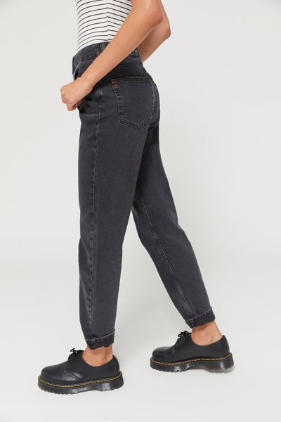 black mom jeans urban outfitters