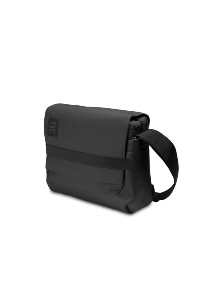 moleskine classic leather slim messenger bag