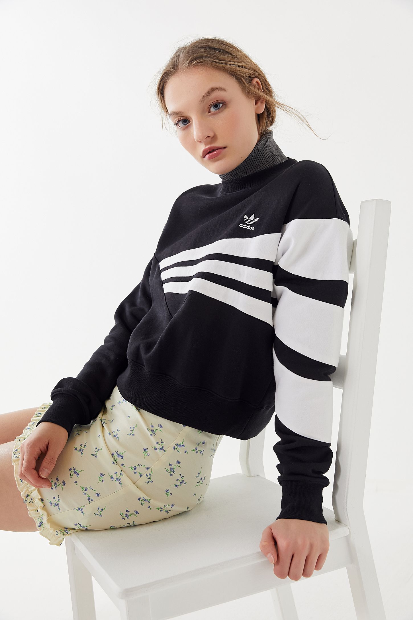 adidas Geometric 3 Stripes Cropped Sweatshirt adidas Geometric 3 Stripes Cropped Sweatshirt