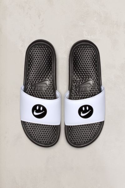 nike benassi print slides