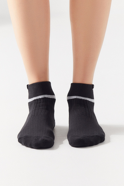 nike snkr sox essential quarter sock
