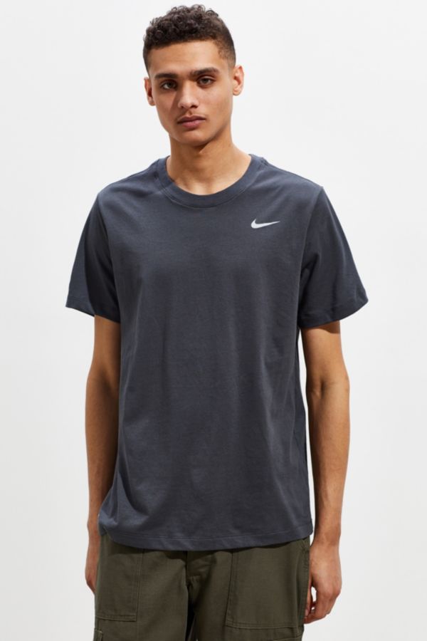 Nike Dri-FIT Solid Tee | Urban Outfitters