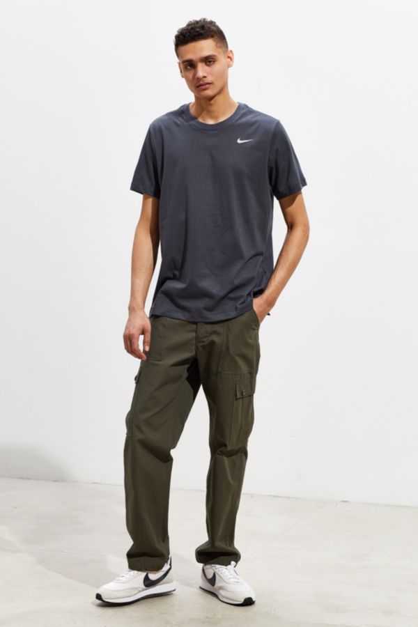 Nike Dri-FIT Solid Tee | Urban Outfitters