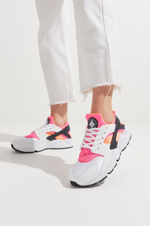 Nike Air Huarache Sneaker | Urban Outfitters