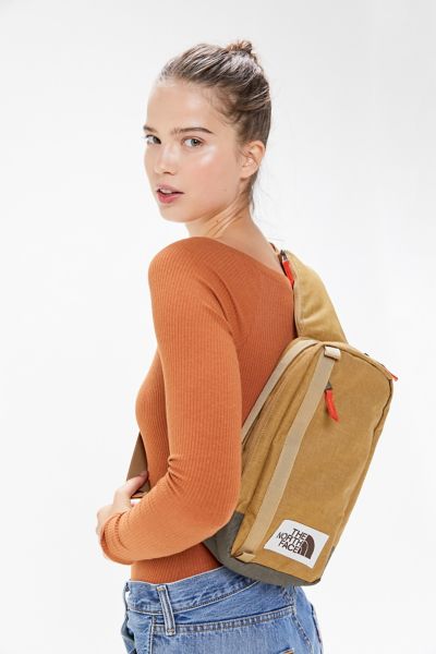 north face field crossbody bag