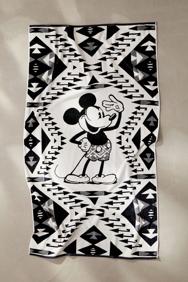 Slide View: 1: Pendleton Disneyâ??s Mickey Salute Bath Towel