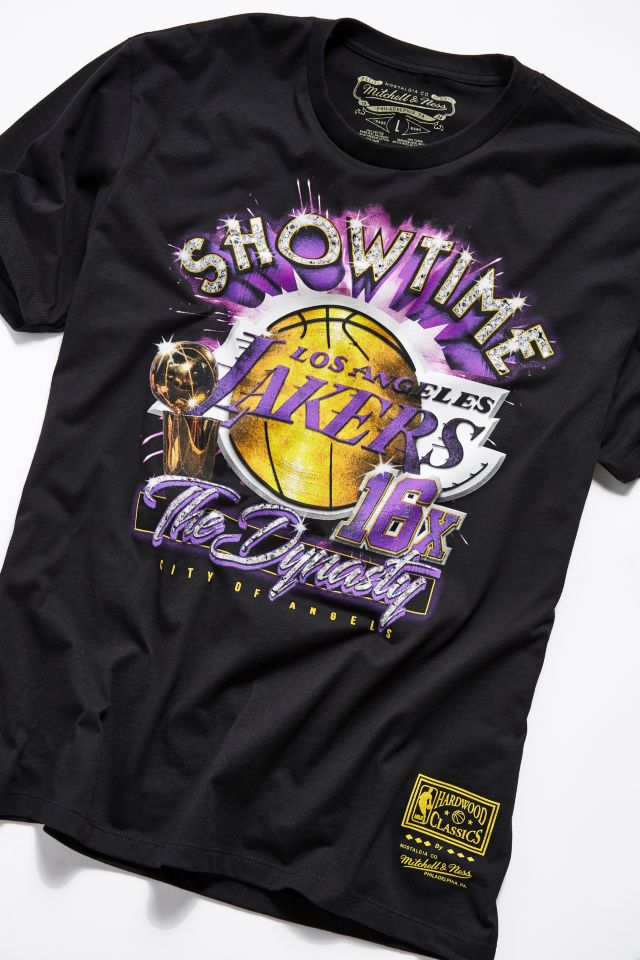 Mitchell & Ness Los Angeles Lakers Dynasty Tee | Urban Outfitters