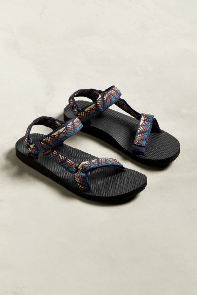 urban outfitters teva