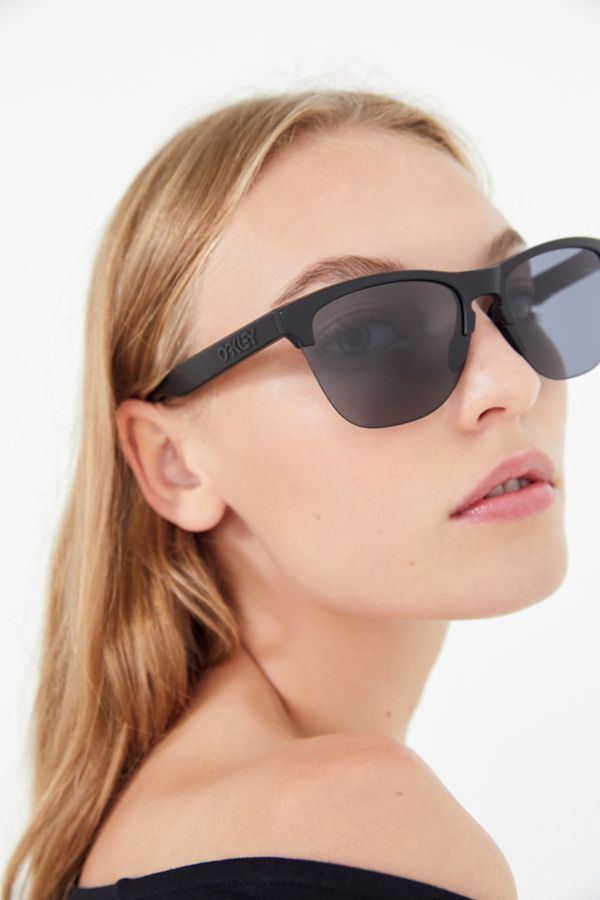Oakley Frogskins Lite Sunglasses | Urban Outfitters
