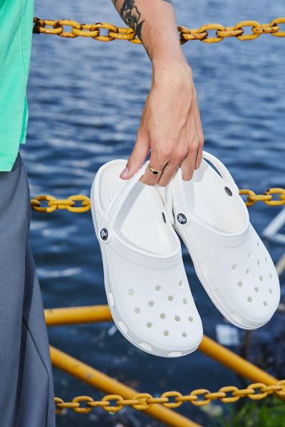 urban outfitters crocs