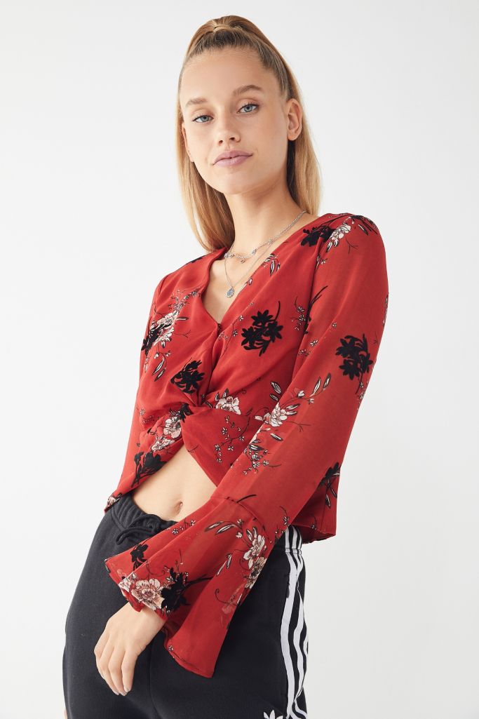 4SI3NNA Lucy Twist-Front Cropped Top | Urban Outfitters