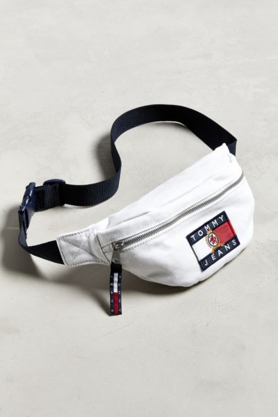 tommy jeans crest heritage sling bag