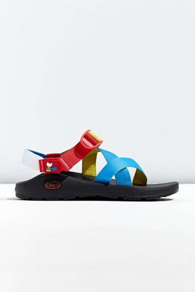 urban outfitters chacos