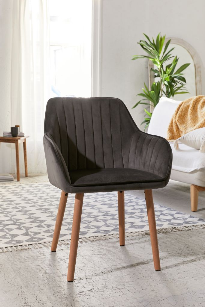 Beatrice Tufted Chair | Urban Outfitters