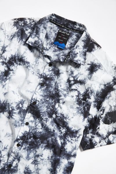 KAVU Kick Back Tie-Dye Short Sleeve Button-Down Shirt | Urban Outfitters