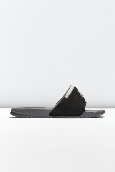 nike benassi zipper