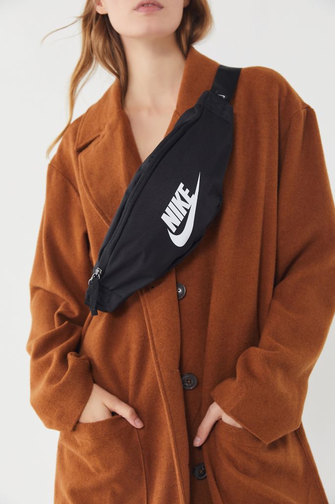 nike heritage suit pant