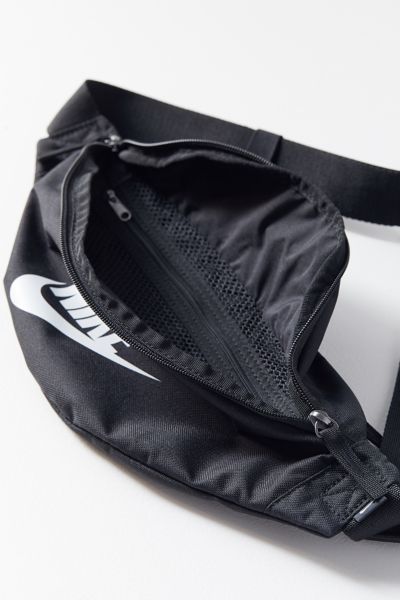 nike fanny pack urban outfitters