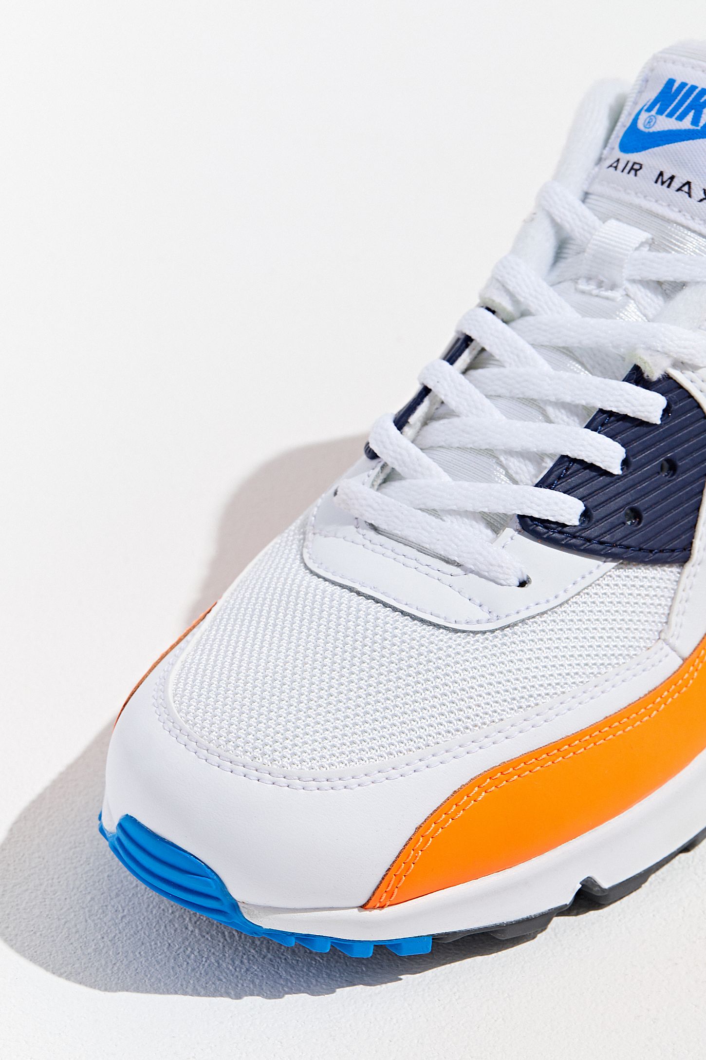 {keywor d} nike air max essential