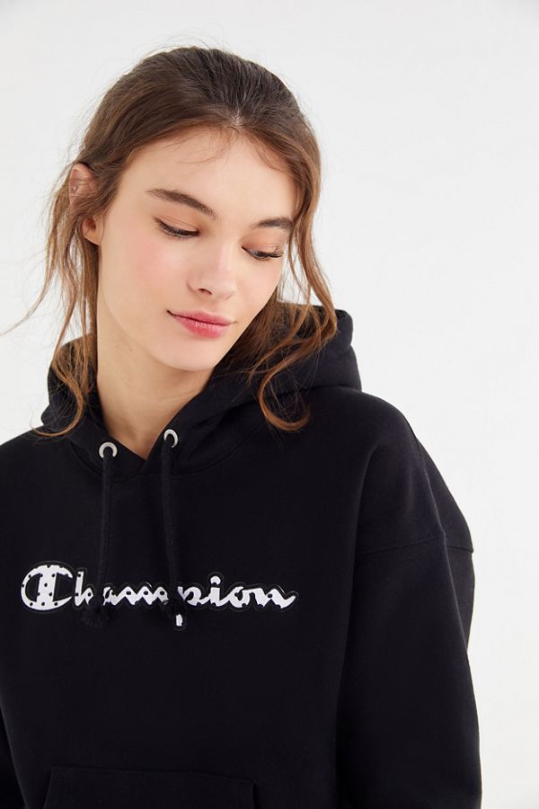 Slide View: 1: Champion UO Exclusive Dotted Script Hoodie Sweatshirt