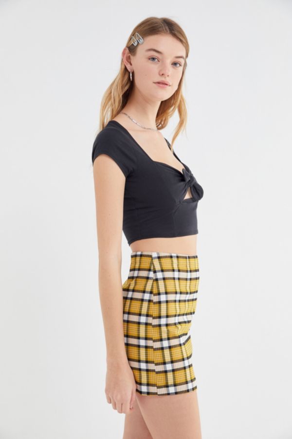 UO Daisy Tie-Front Cropped Top | Urban Outfitters