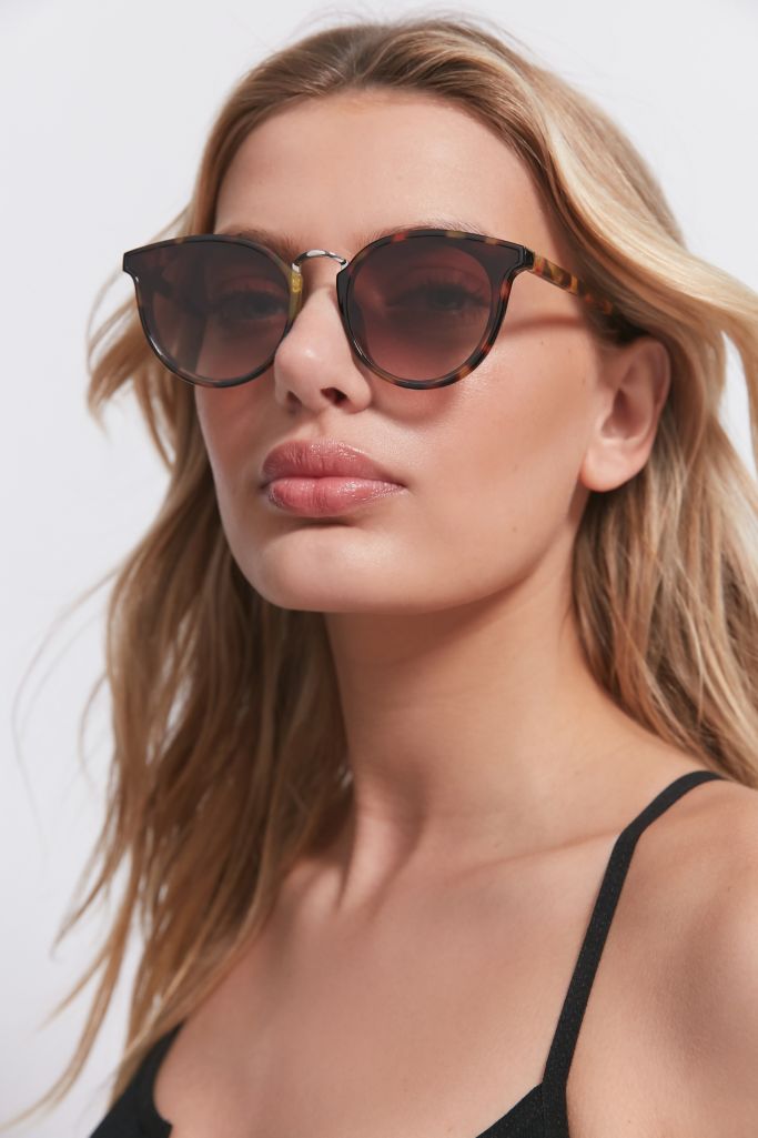 Maeve Round Sunglasses | Urban Outfitters