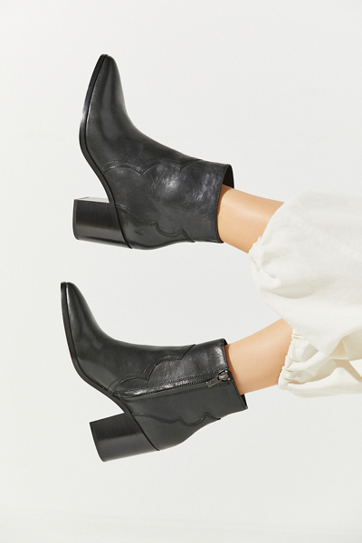 frye flynn short boot