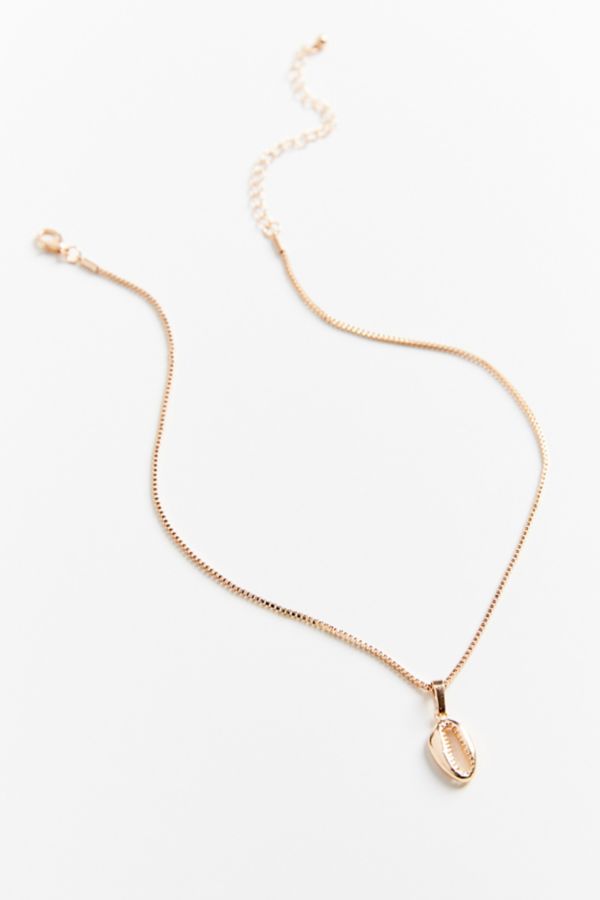 Simple Cowrie Shell Pendant Necklace | Urban Outfitters