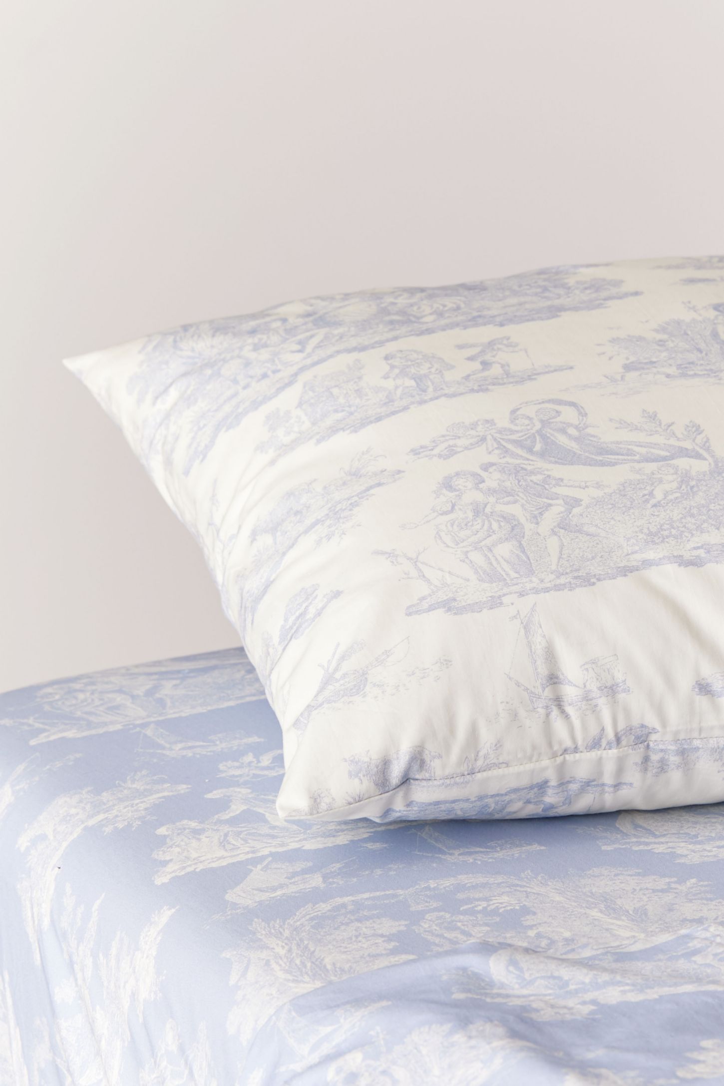 Laura Ashley Uo Exclusive Romance Toile Sheet Set Urban Outfitters