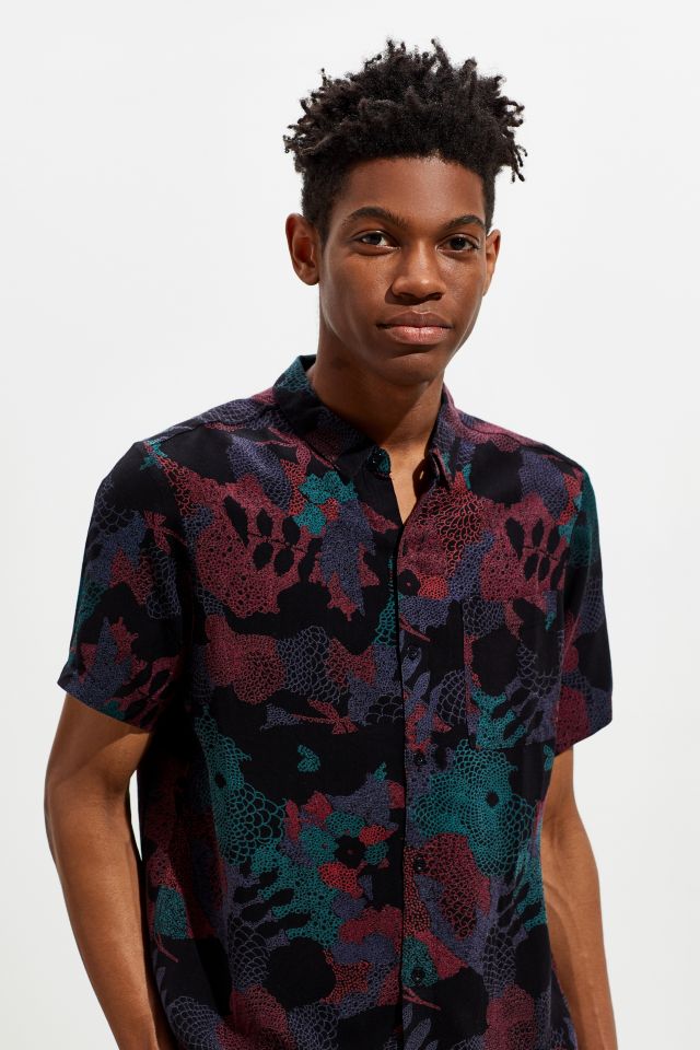 Rolla’s Bon Reef Short Sleeve Button-Down Shirt | Urban Outfitters