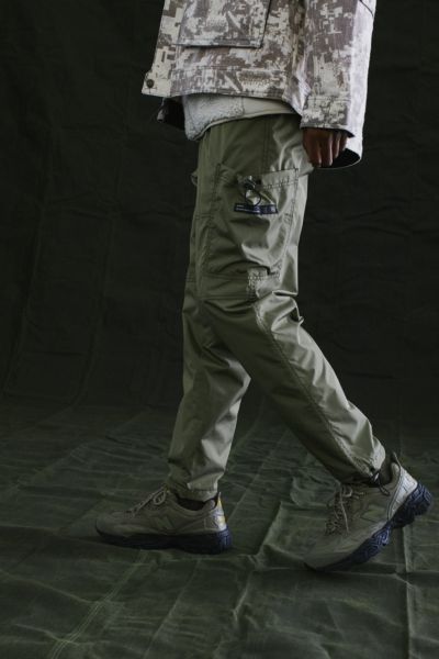 black cargo pants urban outfitters