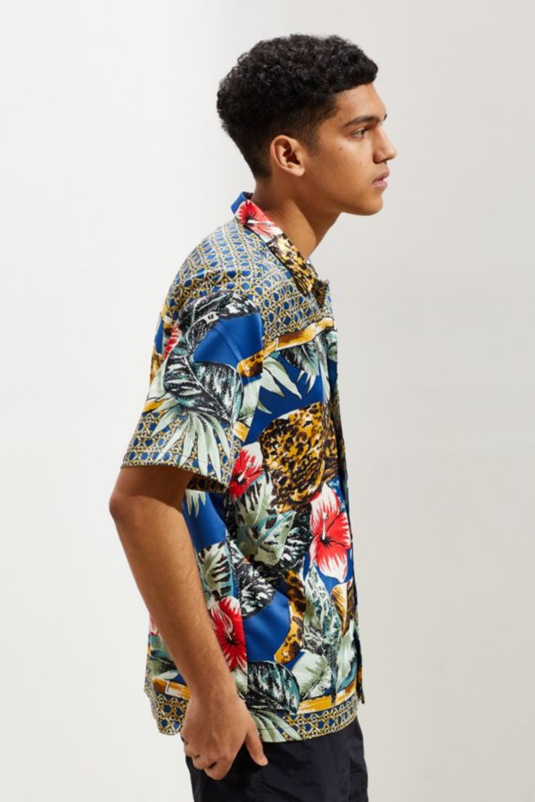 UO Jungle Print Satin Short Sleeve Button-Down Shirt | Urban Outfitters