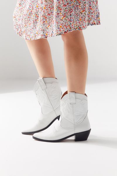 urban outfitters white boots