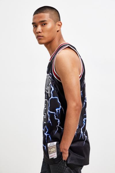 bulls lightning jersey