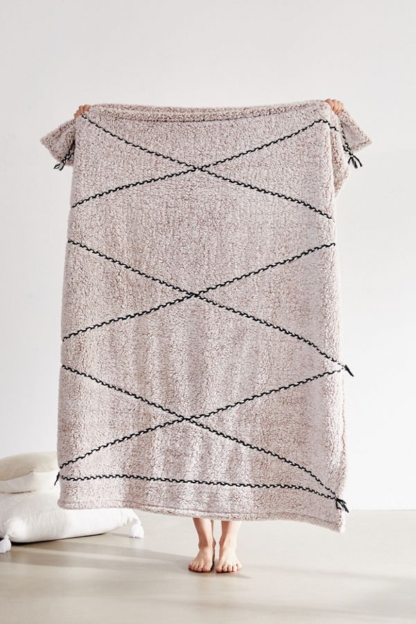Pepper Braided Amped Fleece Throw Blanket Urban Outfitters