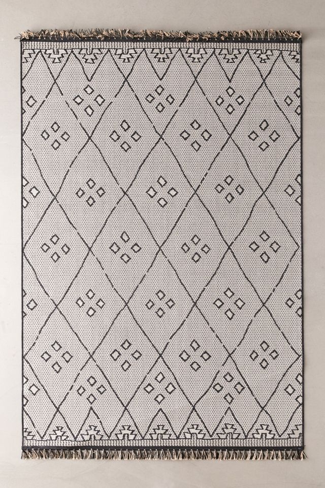 Tess Indoor/Outdoor Rug Urban Outfitters