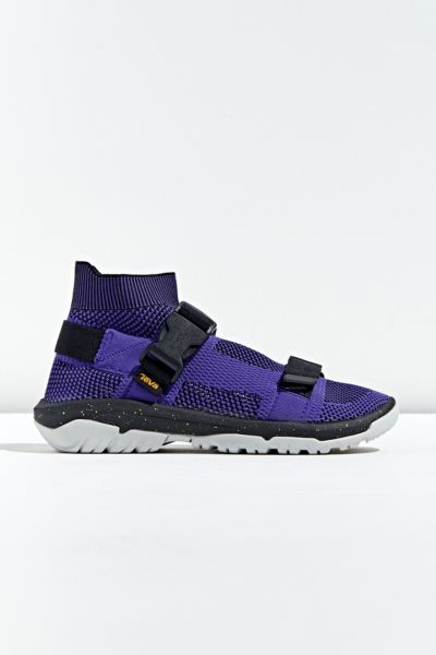 urban outfitters teva