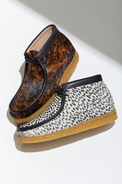 tan clarks wallabees