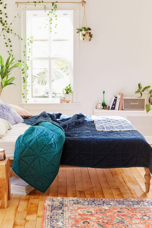 Slide View: 1: Chloe Velvet Quilt