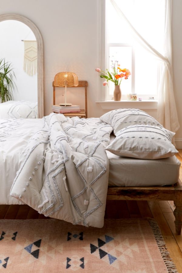 Bomi Tufted Comforter Snooze Set Urban Outfitters