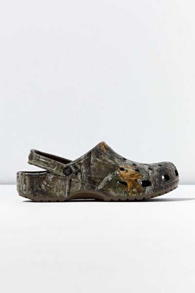 crocs camo clogs