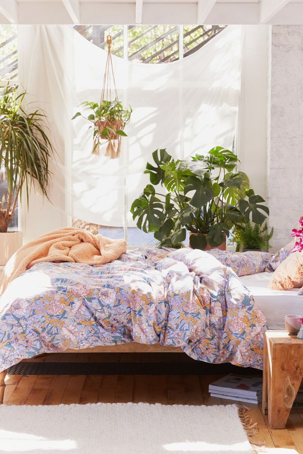 Slide View: 1: Mila Sketched Floral Duvet Set