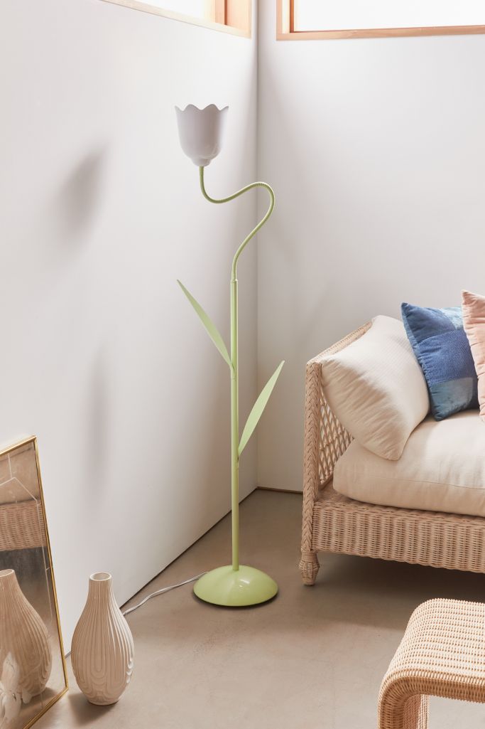 Renae Tulip Floor Lamp | Urban Outfitters