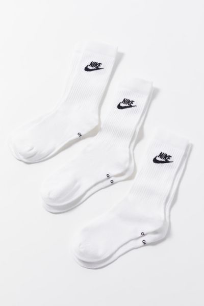 Nike Sportswear Everyday Essential Crew Sock 3-Pack | Urban Outfitters