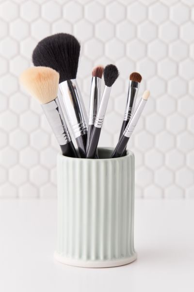 makeup brush holder